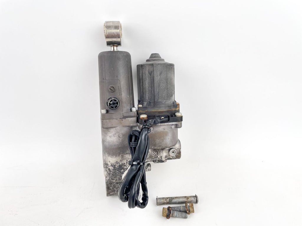 2013 Suzuki 60 HP Outboard Trim Unit 2013 Suzuki 60 HP Outboard Trim Unit