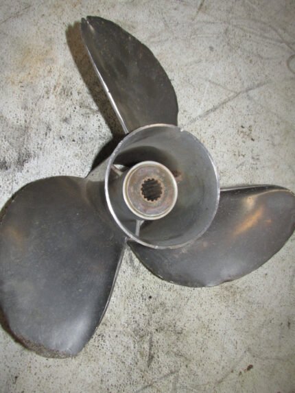 Suzuki DF200 200hp V6 Outboard Propeller